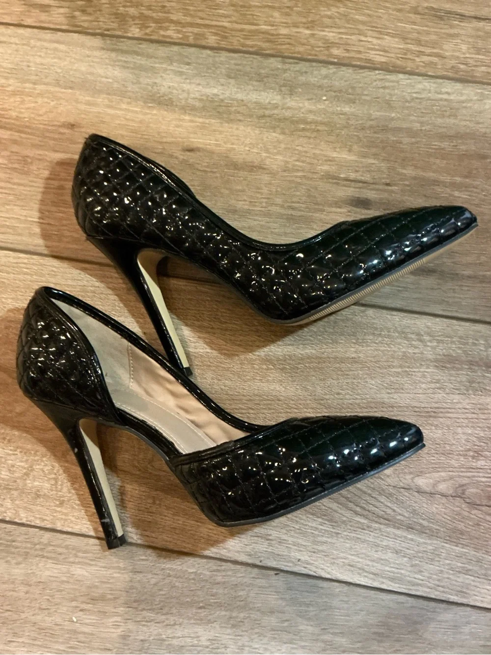NWOT Easos Geal Black Quilted Patent Pointed Toe Heels Size 7.5
